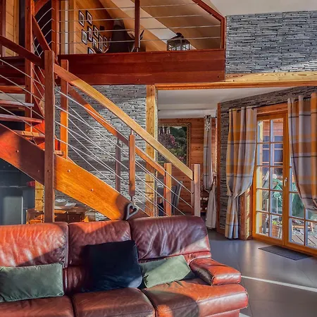 Panoramic Hill - Mountain View, Pool & Sauna 别墅 Berest